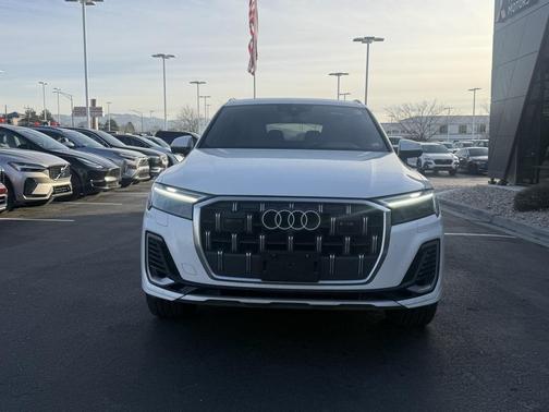 2025 Audi Q7 55 Premium Plus