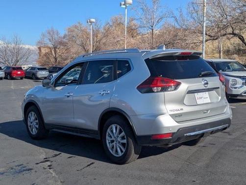 2020 Nissan Rogue SV