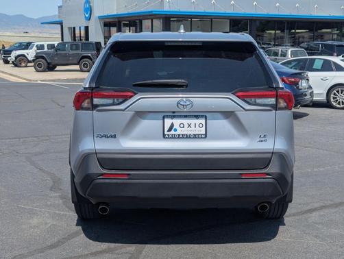 2022 Toyota RAV4 LE