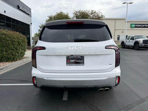 White 2023 Kia Telluride