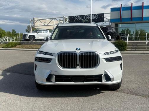 White Metallic 2026 BMW X7 xDrive40i