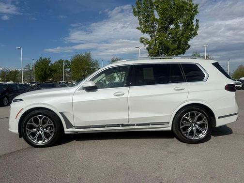 White Metallic 2026 BMW X7 xDrive40i