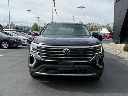 Deep Black Pearl Effect 2024 Volkswagen Atlas 2.0T SE