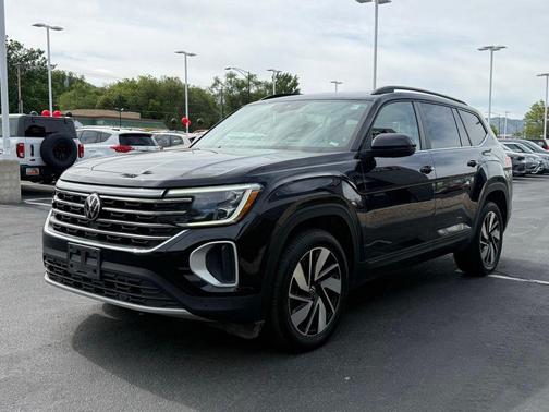 Deep Black Pearl Effect 2024 Volkswagen Atlas 2.0T SE