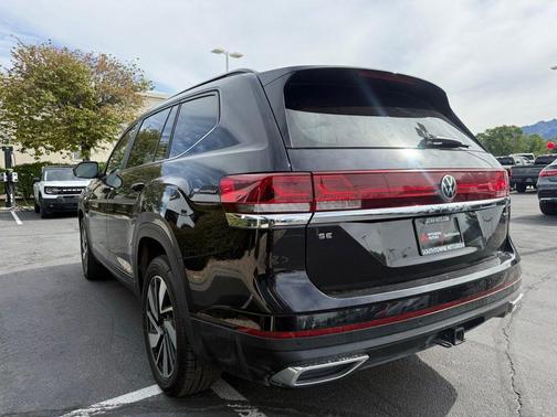 Deep Black Pearl Effect 2024 Volkswagen Atlas 2.0T SE