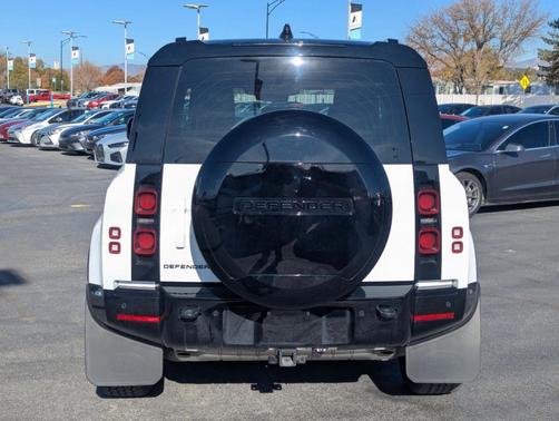 2024 Land Rover Defender P400 X-Dynamic SE