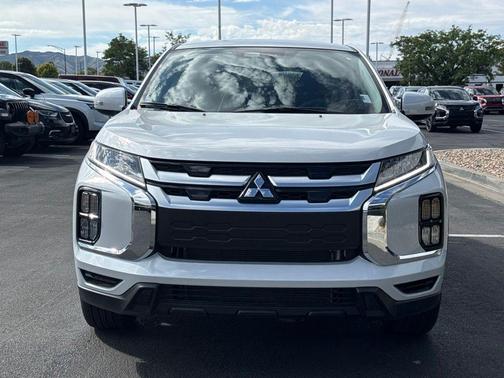 White 2027 Mitsubishi Outlander Sport 2.0 SE
