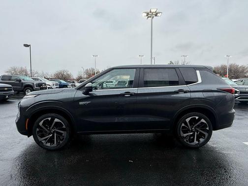 2025 Mitsubishi Outlander PHEV SE