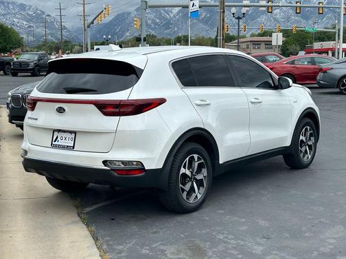 Snow White Pearl 2022 Kia Sportage LX