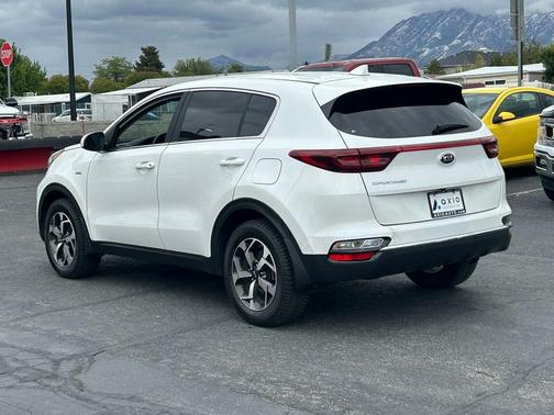 Snow White Pearl 2022 Kia Sportage LX