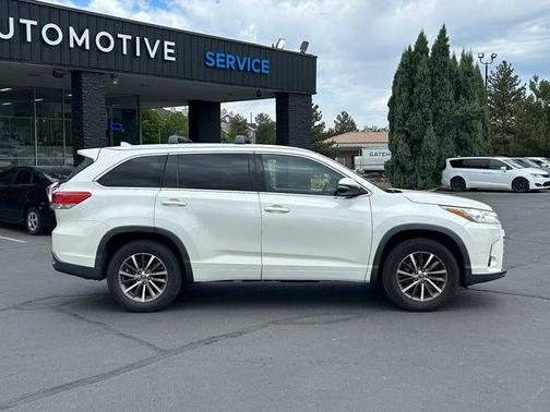 Blizzard Pearl 2017 Toyota Highlander XLE