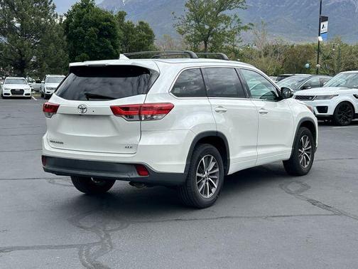 Blizzard Pearl 2017 Toyota Highlander XLE