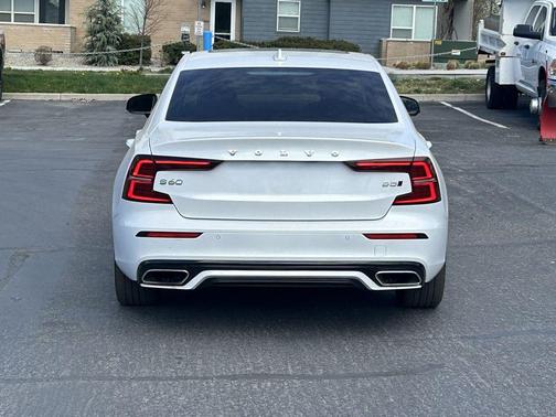 2022 Volvo S60 B5 Momentum