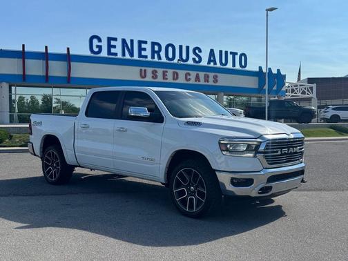 Bright White Clearcoat 2020 RAM 1500 Laramie