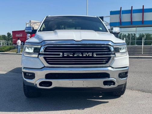 Bright White Clearcoat 2020 RAM 1500 Laramie