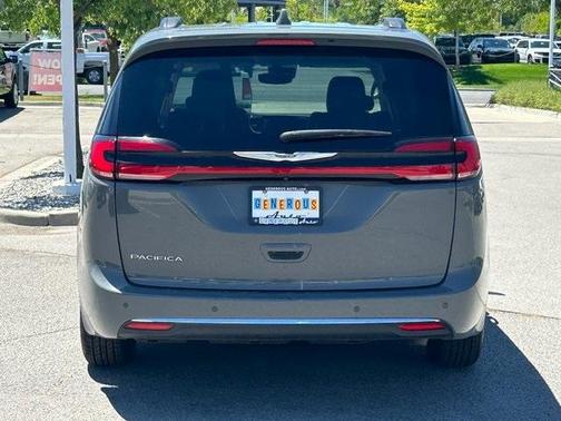 2022 Chrysler Pacifica Touring-L