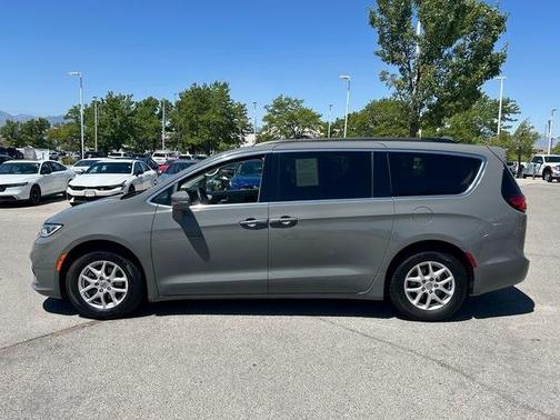 2022 Chrysler Pacifica Touring-L