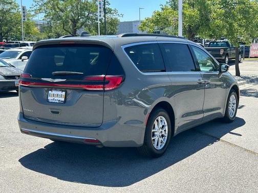 2022 Chrysler Pacifica Touring-L