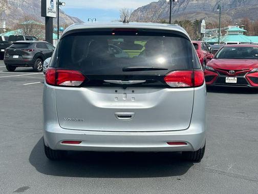 2023 Chrysler Voyager LX