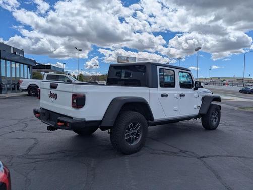 Bright White Clearcoat 2024 Jeep Gladiator Mojave