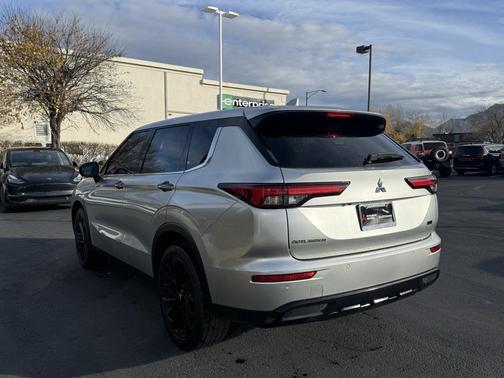 2023 Mitsubishi Outlander SE Black Edition