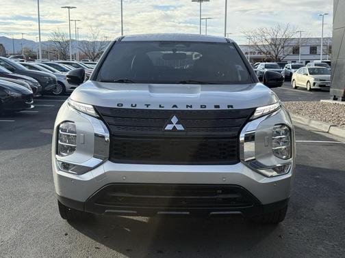 2023 Mitsubishi Outlander SE Black Edition