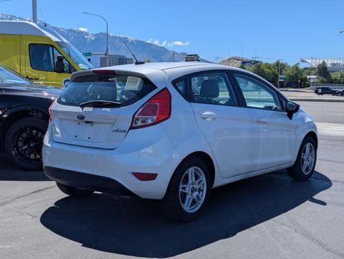 White Platinum Clearcoat Metallic 2019 Ford Fiesta SE