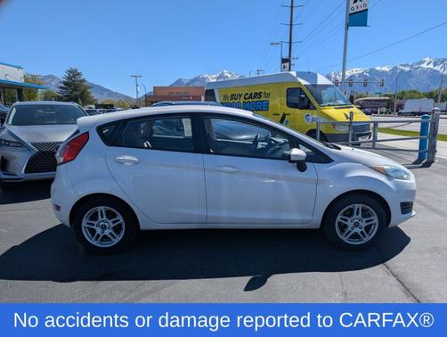 White Platinum Clearcoat Metallic 2019 Ford Fiesta SE
