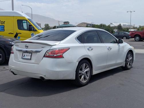 Pearl White 2015 Nissan Altima 2.5 SV