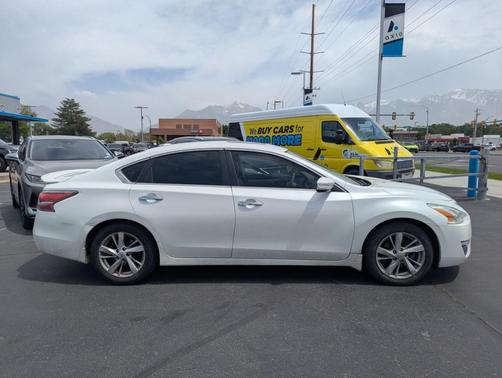 Pearl White 2015 Nissan Altima 2.5 SV