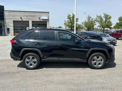 2022 Toyota RAV4 Hybrid XLE
