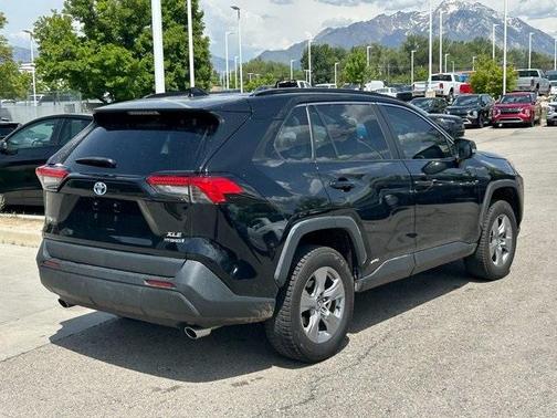 2022 Toyota RAV4 Hybrid XLE
