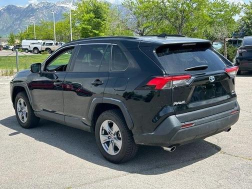 2022 Toyota RAV4 Hybrid XLE
