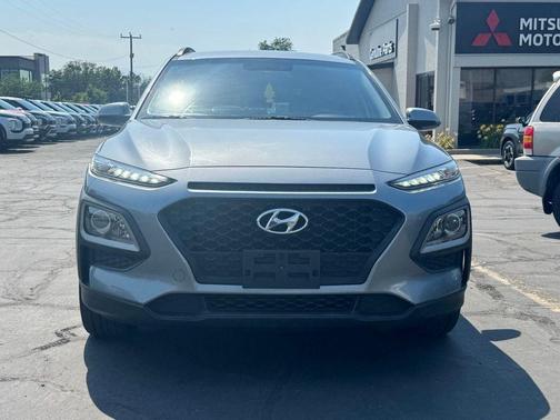 Sonic Silver 2018 Hyundai KONA SEL