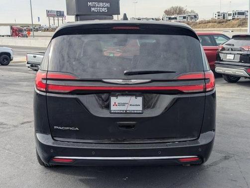 2024 Chrysler Pacifica Touring-L