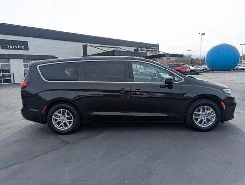 2024 Chrysler Pacifica Touring-L