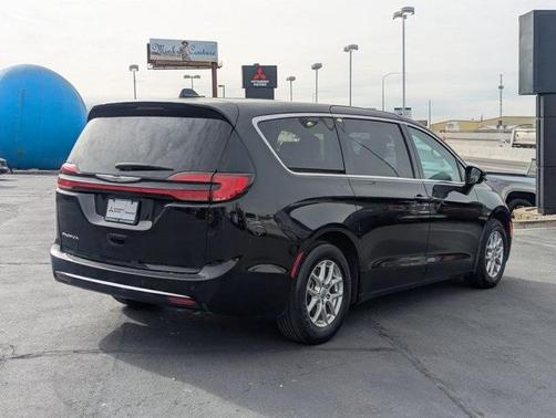 2024 Chrysler Pacifica Touring-L