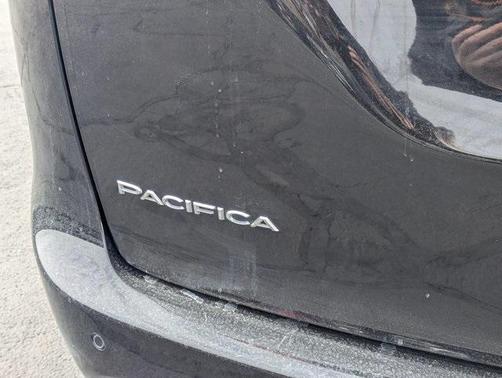 2024 Chrysler Pacifica Touring-L