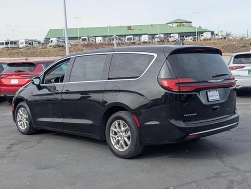 2024 Chrysler Pacifica Touring-L