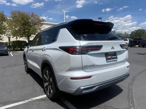 Black 2026 Mitsubishi Outlander SEL