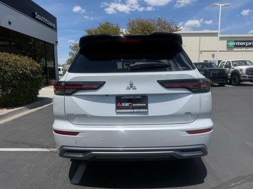 Black 2026 Mitsubishi Outlander SEL