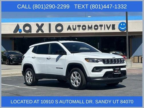Bright White Clearcoat 2024 Jeep Compass Latitude