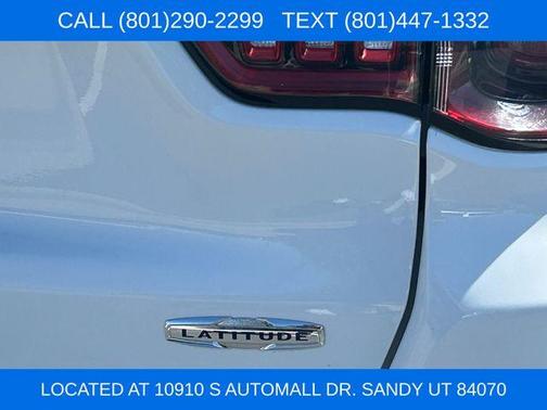 Bright White Clearcoat 2024 Jeep Compass Latitude