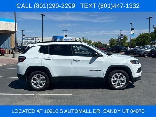 Bright White Clearcoat 2024 Jeep Compass Latitude
