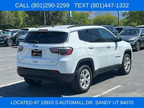 Bright White Clearcoat 2024 Jeep Compass Latitude