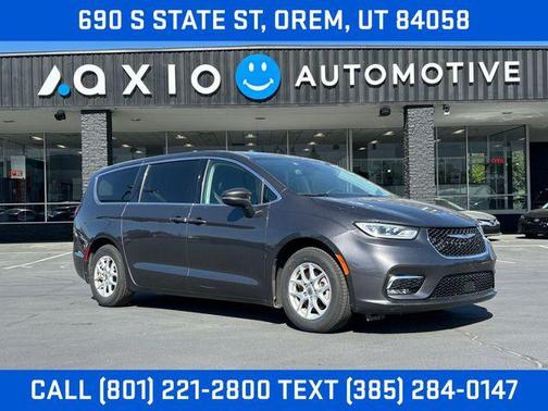 Granite Crystal Clearcoat Metallic 2023 Chrysler Pacifica Touring-L