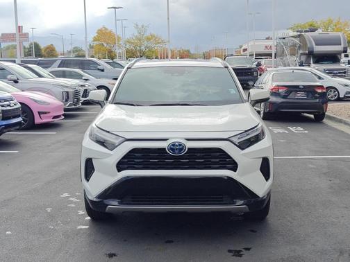 2022 Toyota RAV4 Hybrid SE