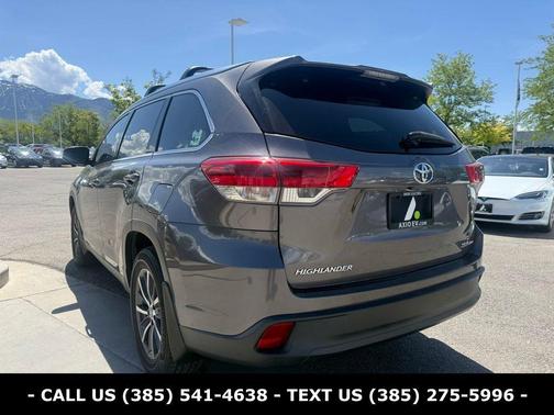 Predawn Gray Mica 2019 Toyota Highlander XLE