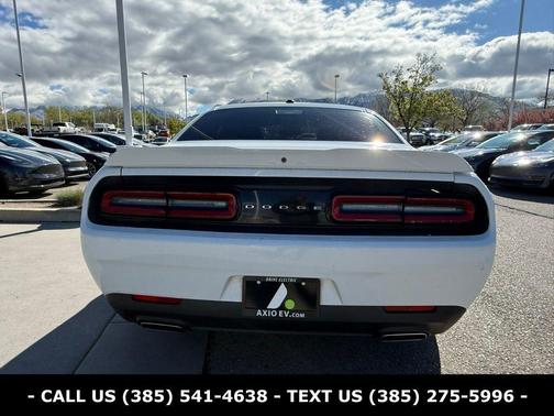 Bright White Clearcoat 2015 Dodge Challenger SXT