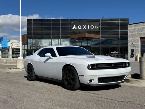 Bright White Clearcoat 2015 Dodge Challenger SXT